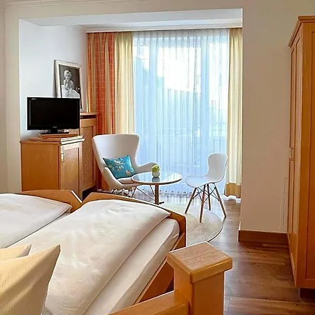 מלון Greifensteiner Hof 4*